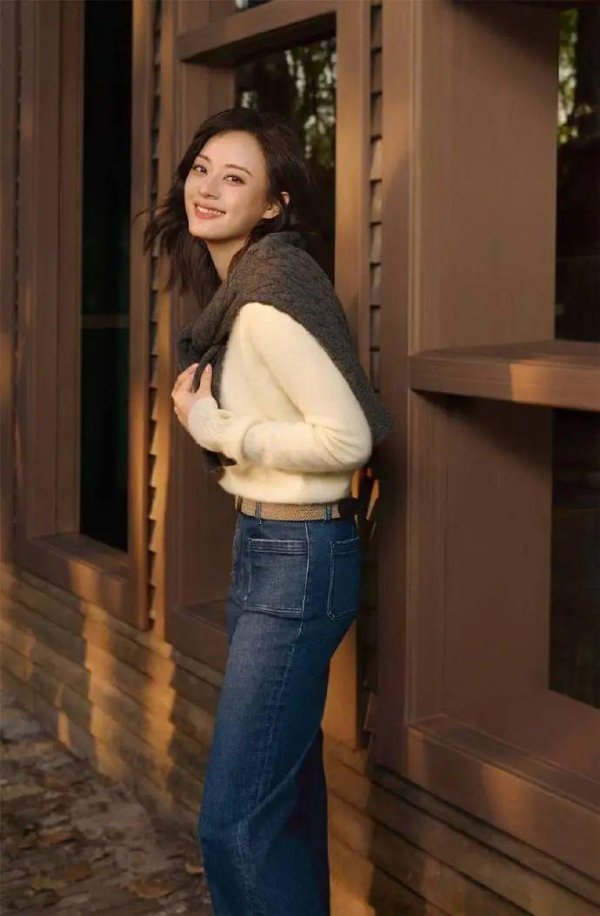 可靠的股票配资平台 演员孙俪长发造型回归, 一改多年标志性短发, 此前“唇下痣没了”引热议